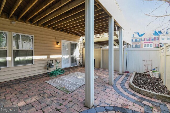 Photo - 2102 Congresbury Pl