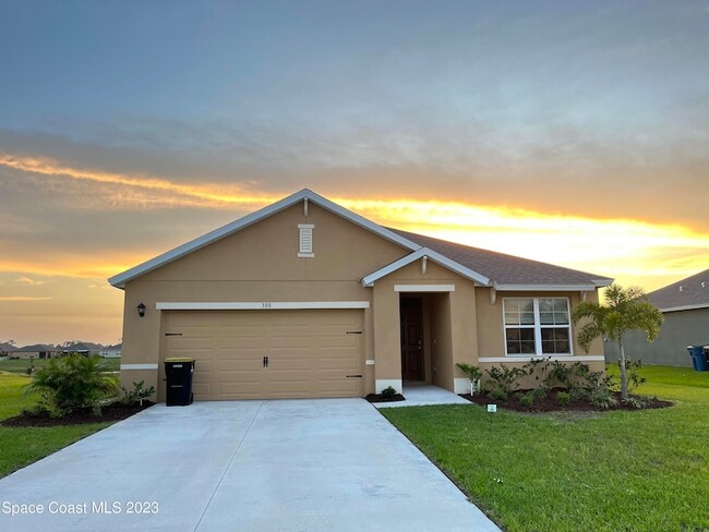 Photo - 388 Guinevere Dr SW House
