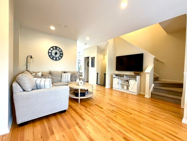 Photo - 362 Broadmoor Ln