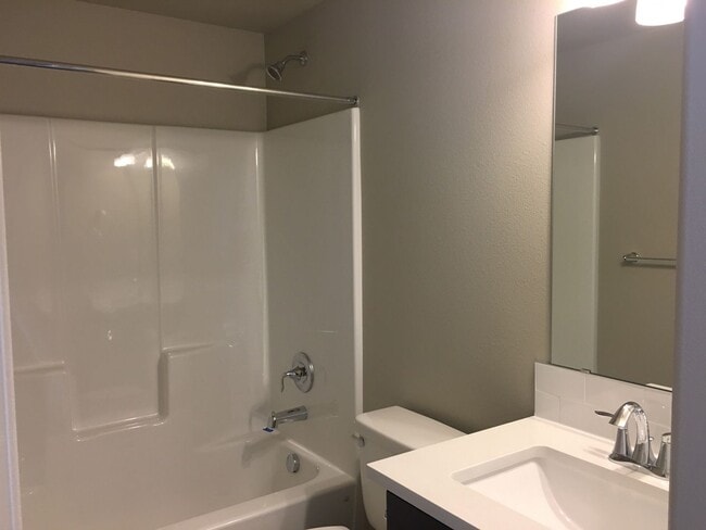 Photo - 2 Bedroom / 1 Bathroom Cottage in SW Redmond