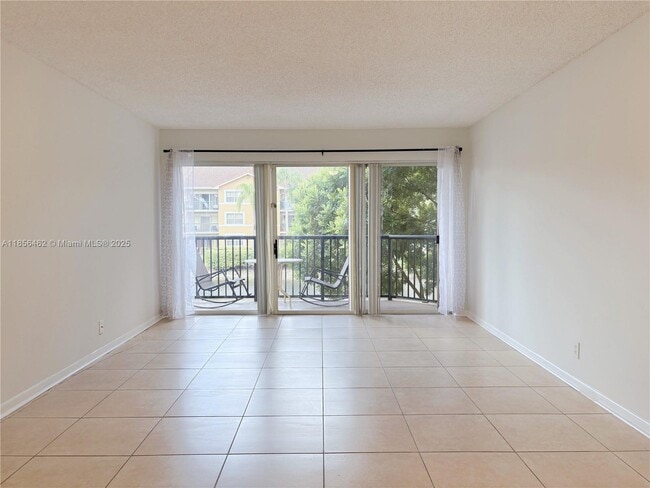 Building Photo - 9055 Wiles Rd Unit 204
