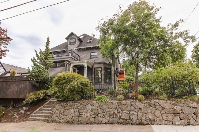 Photo - 2380 NW Northrup St