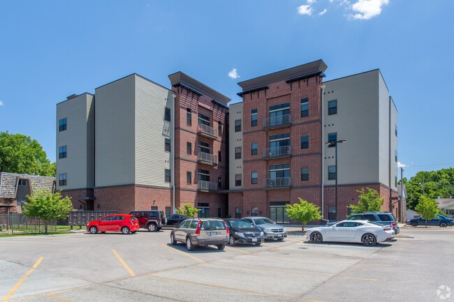 Building Photo - 1243 E Cherry St