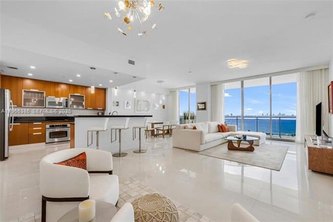 Photo - 7901 Hispanola Ave Unidad 7901 Hispanola Ave  1802