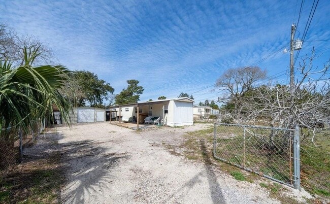 Building Photo - 351 Palm Dr