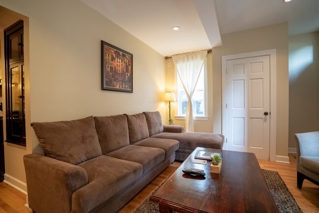 Photo - 403 W Eugenie St Unit 1F