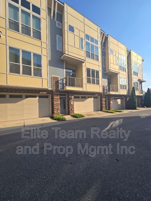 Building Photo - 3343 Bessemer St Rental