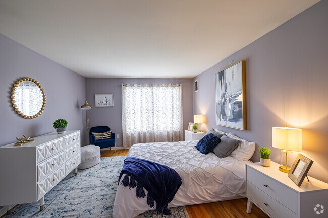 1BR, 2.5BA w/Den - 1,250SF -Beech II - Bedroom