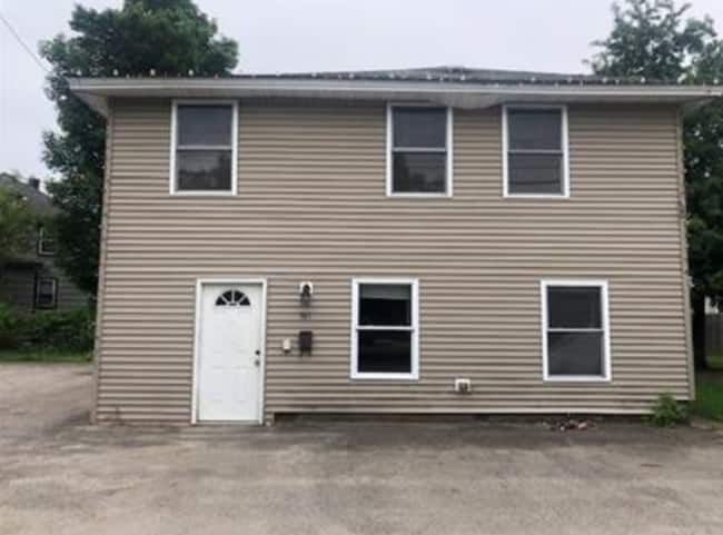 Building Photo - 381 Marlboro St