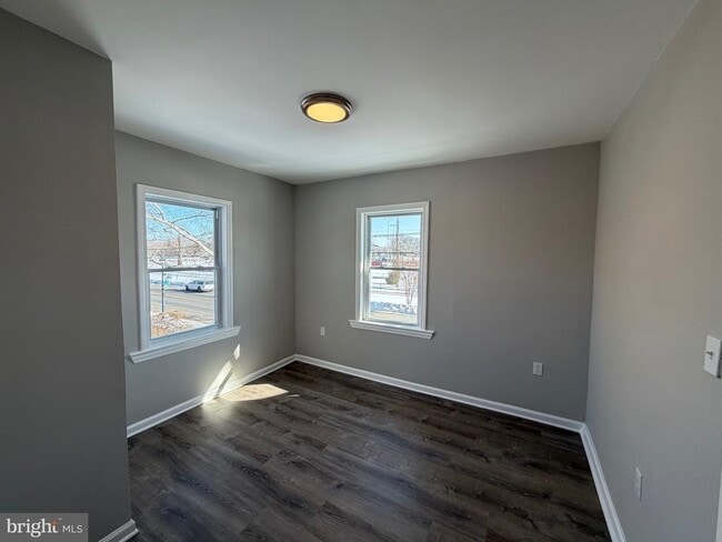 Photo - 317 W Broad St