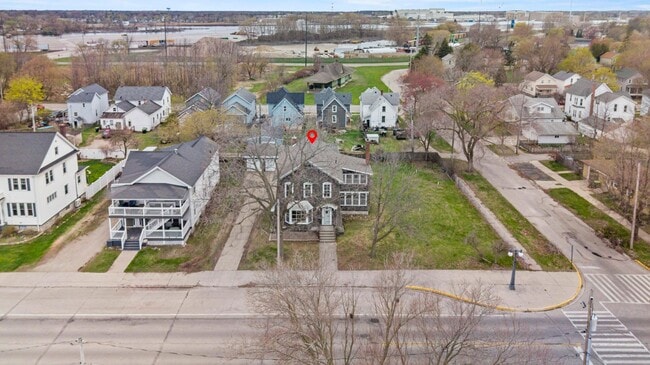 Photo - 335 1st St
