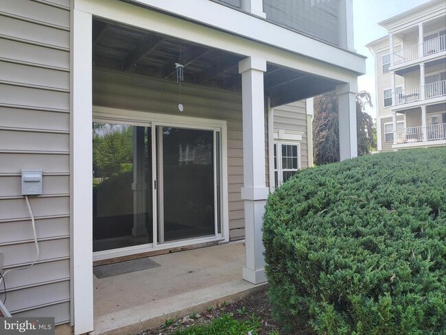 Building Photo - 17701 Kilmarnock Terrace Unit 1-N