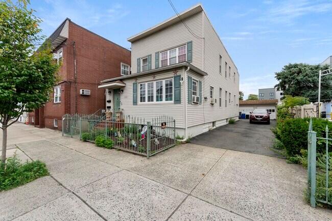 Photo - 221 Quincy Ave