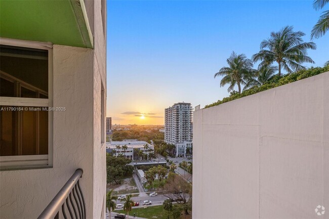 Building Photo - 1756 N Bayshore Dr Unit 23N Rental