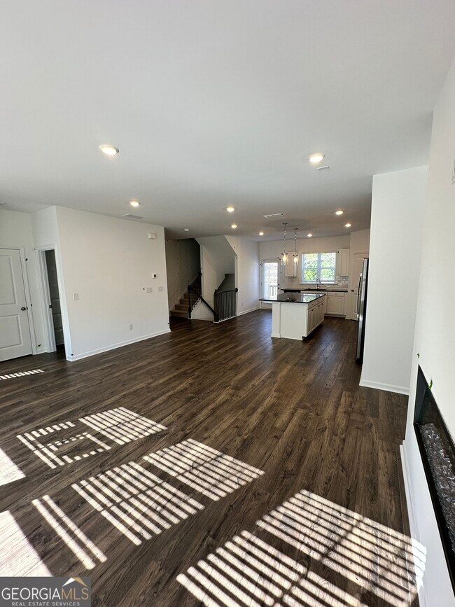 Photo - 5772 Plaza Dr SE