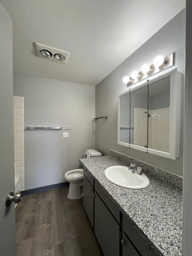 Photo - Lincoln Court Apartments