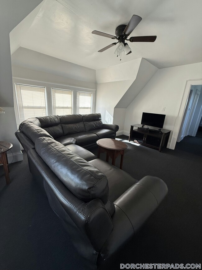 Building Photo - 3 Chamblet St Rental