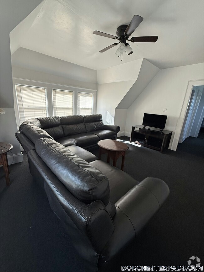 Building Photo - 3 Chamblet St Rental