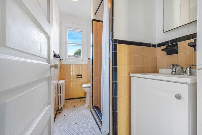 1004 Prince Edward St Unit 2