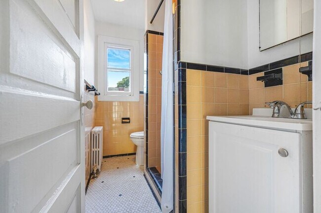 Photo - 1004 Prince Edward St Unit #2