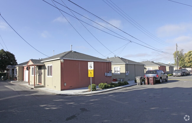 Building Photo - 22811-22815 Grand St