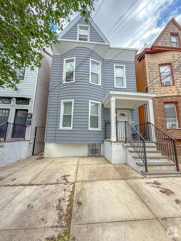 Building Photo - 221 Jane St Unit 1 Rental