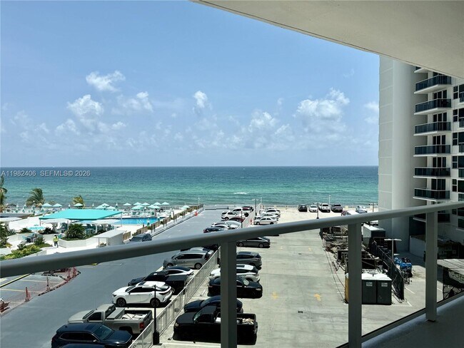 Photo - 3180 S Ocean Dr Unidad 401