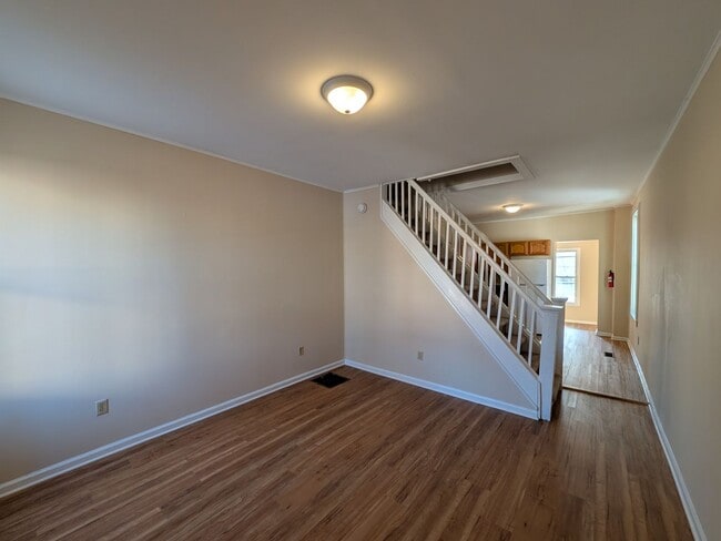 Building Photo - Beautiful Remodeled 3 Bedroom Home