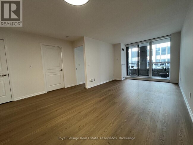 Photo - 140 Simcoe St Unit 1512