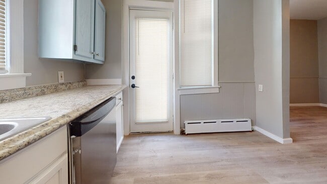 Photo - Cozy Modern Updated 3 Bedroom Townhome w/ Stainless Steel