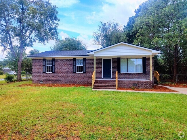 Building Photo - NEWLY RENOVATED 3 Bed/1.5 Bath close to CC... Rental