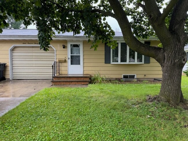 Building Photo - 1225-1227 Primrose Lane Unit 1225