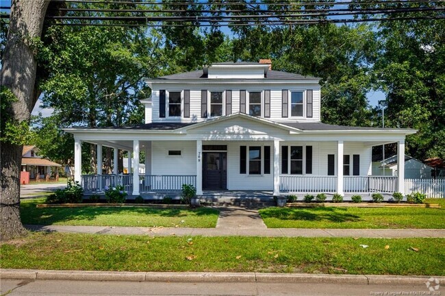 Building Photo - 708 N Cedar St Rental