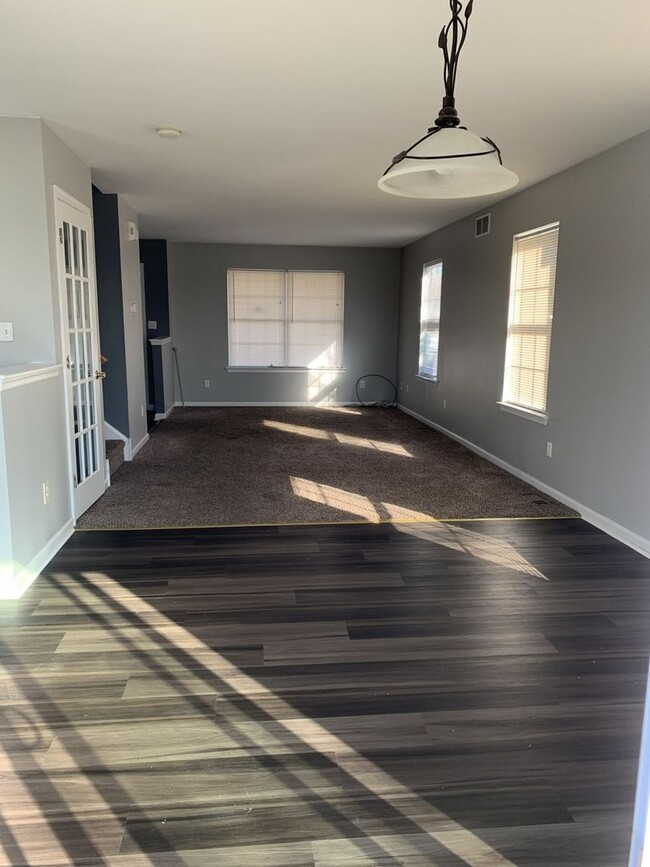 Photo - 203 Academy Ln
