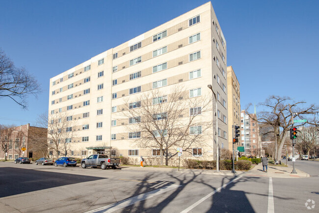 Building Photo - 1400 Chicago Ave Rental