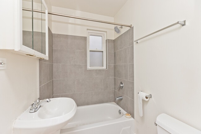 Photo - 858 N Paulina St Unit 2