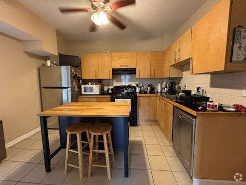 Building Photo - 3317 N Troy St Unit 3317 n troy st #2 Rental