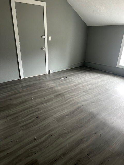 Photo - 837 Niagara St