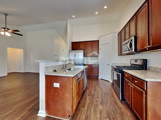 Photo - 129 Charlesfort Way