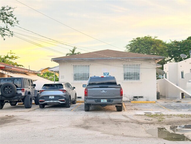 Photo - 2410 NW 34th St Unit 2