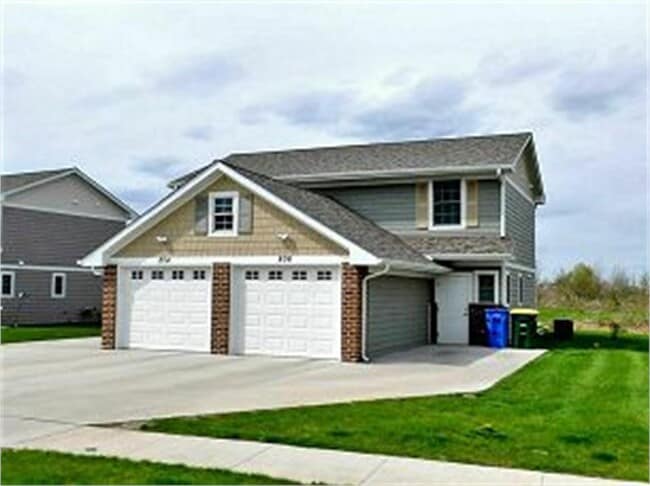 Building Photo - Fox Run Townhomes 1 Unit 804 E Lincoln Avenue