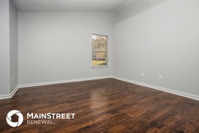 Photo - 110 Crystal Green Ct