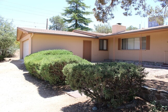 Photo - 903 Green Ln