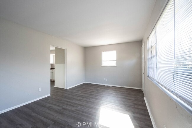 Photo - Charming 2-Bedroom Duplex in Indianapolis with Modern Amenities!