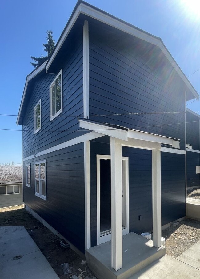 Photo - 918-922 Billy Frank Jr. St Unidad 920