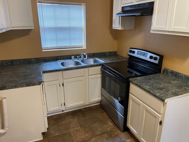 100 Hamer Pl