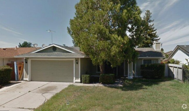 Building Photo - Spacious 4/2 Ranch (Avail 7/15) - Please r... Rental