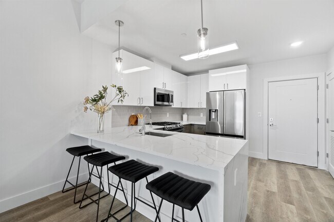 Photo - 412 Whiton St