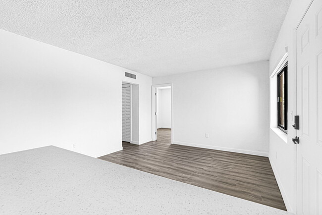 Photo - 12085 W Dixie Hwy Unit 209