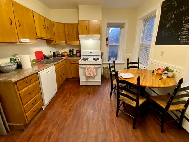 Building Photo - 97 Calumet St Unit 2